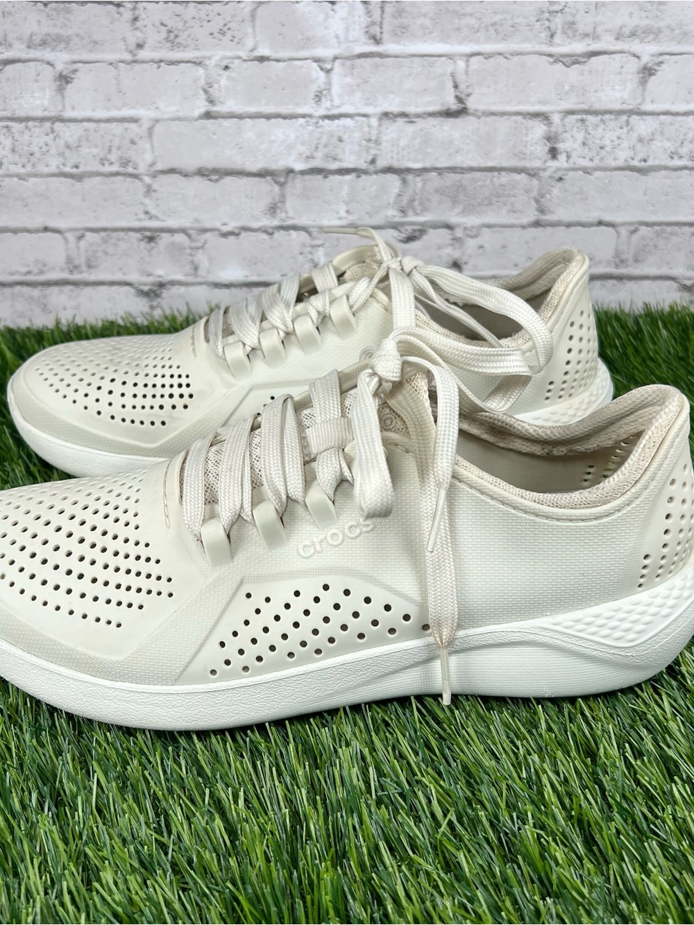 Crocs Literide Pacer Beige Lace Up Shoes Womens Sz 9 205234